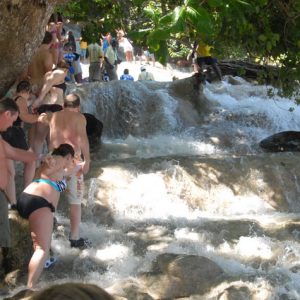 dunns-river-climbing-the-falls